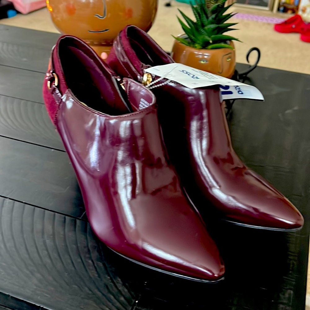 Short burgundy heeled bootie